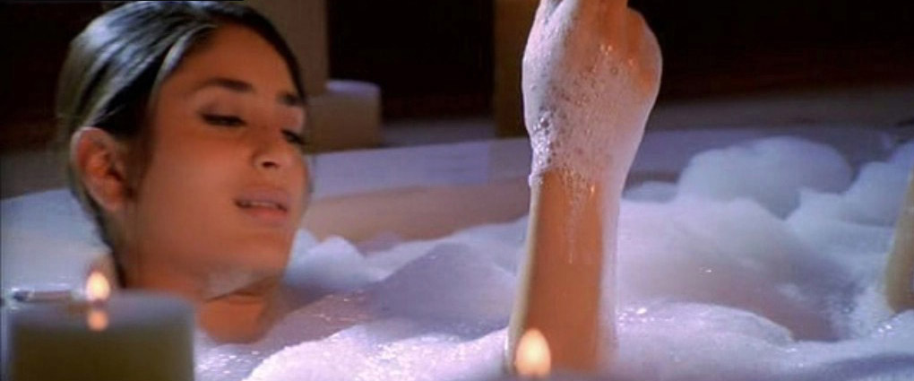 8 Sexy Bollywood Babes In Bathtubs