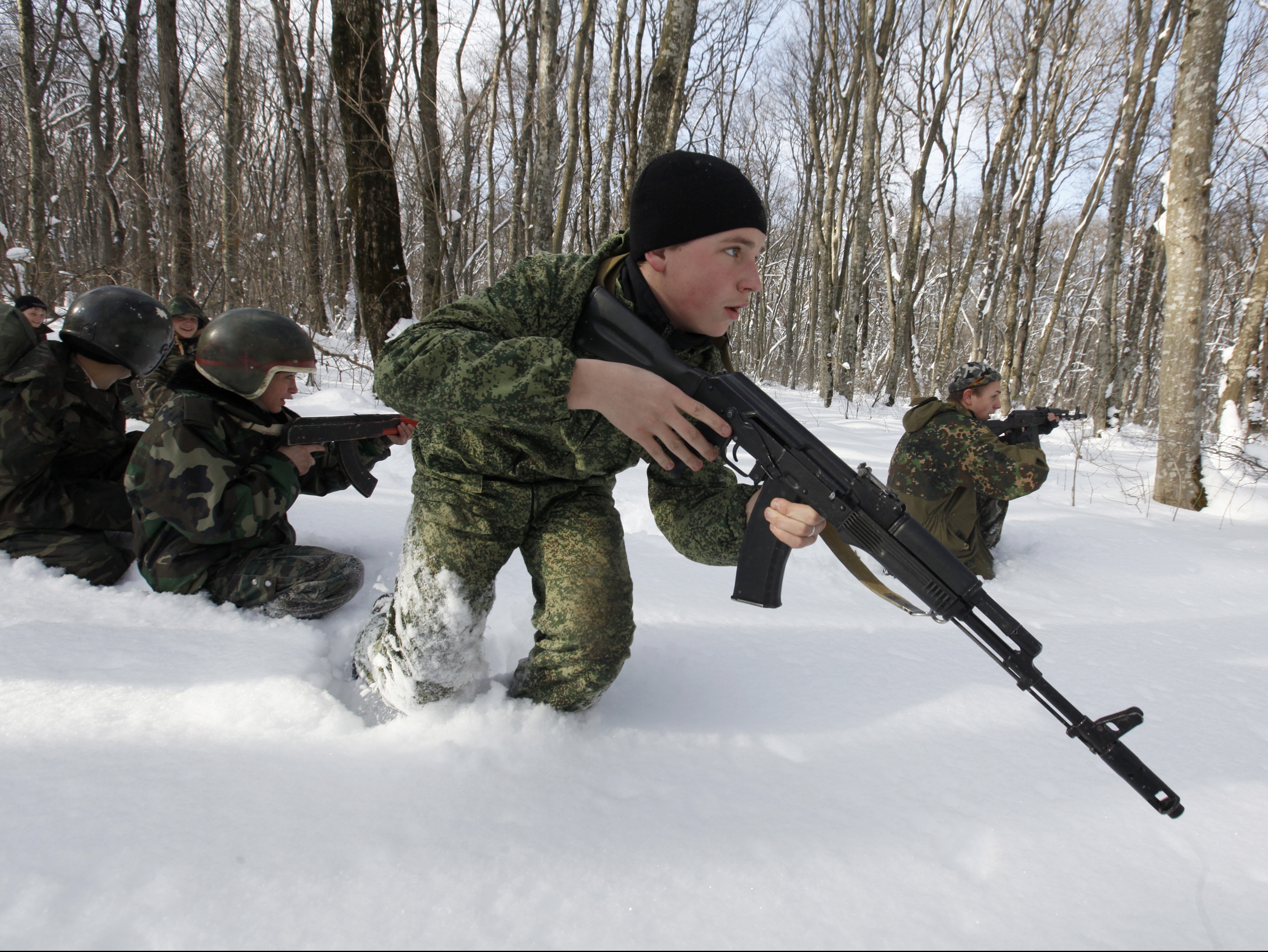 Ищу военного. Военные учения в лесу. Кадеты на учениях. Армия РФ зима. Здоровье в армии.