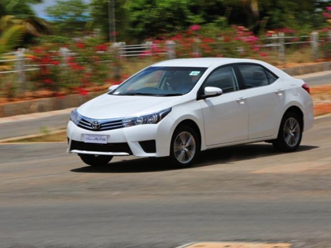 2014 Toyota Corolla Altis: Review