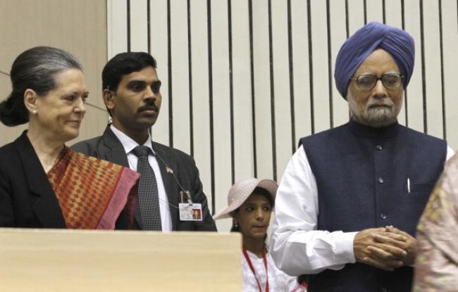 Dominant Sonia Gandhi And Submissive Manmohan Singh Dominant Sonia Gandhi And Submissive Manmohan Singh