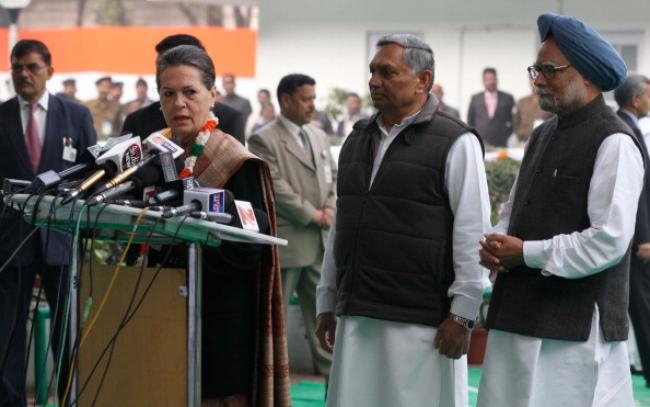 Dominant Sonia Gandhi And Submissive Manmohan Singh Dominant Sonia Gandhi And Submissive Manmohan Singh
