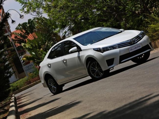 2014 Toyota Corolla Altis: Review