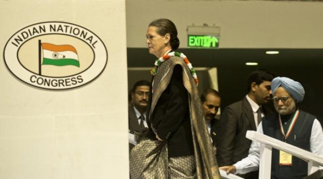 Dominant Sonia Gandhi And Submissive Manmohan Singh Dominant Sonia Gandhi And Submissive Manmohan Singh