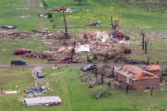 PICS: US Tornadoes' Disastrous Aftermath