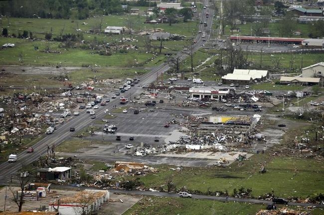 PICS: US Tornadoes' Disastrous Aftermath