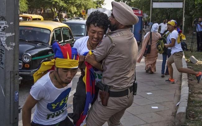 Tibetans protesting Xi Jinping's visit to India Tibetans protesting Xi Jinping's visit to India