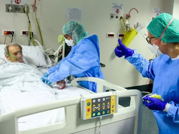A Day In A Life Of Medical Staff In Italy's ICU's