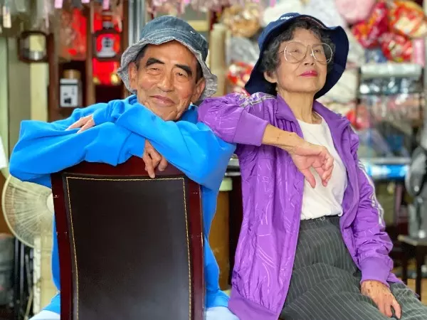 Using Abandoned Clothes Grandparents Become An Online Fashion Sensation On Instagram