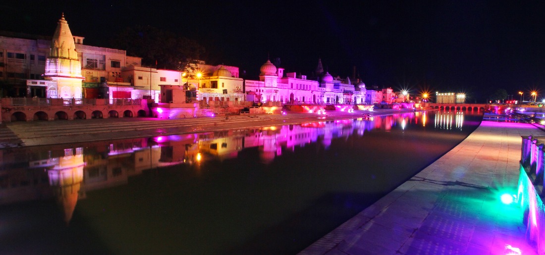 ayodhya man kisses wife beaten up by mob ayodhya man kisses wife beaten up by mob