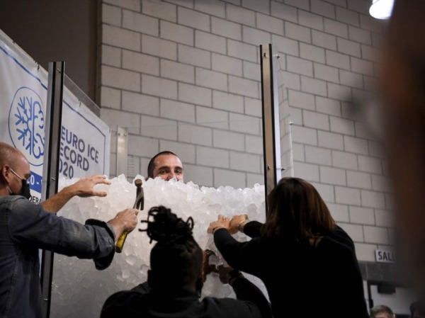 Buried In Ice: Man Sits Immersed In Ice Up To His Neck For Over 2 Hours ...