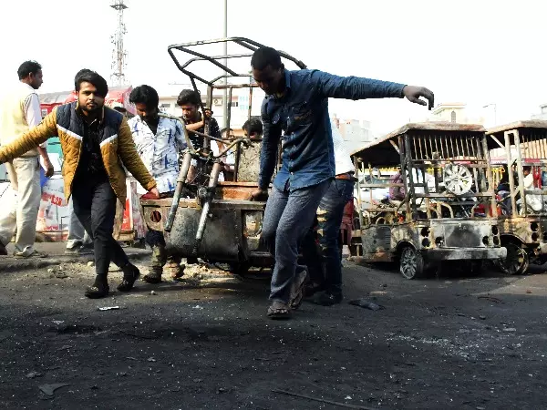 Delhi Violence: Local And Authorities Pulled Up Burnt Things After Clashes Broke Out In North-East Delhi