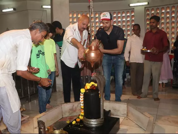 Hrithik Roshan & Sussanne Khan Offers Prayers To Lord Shiva