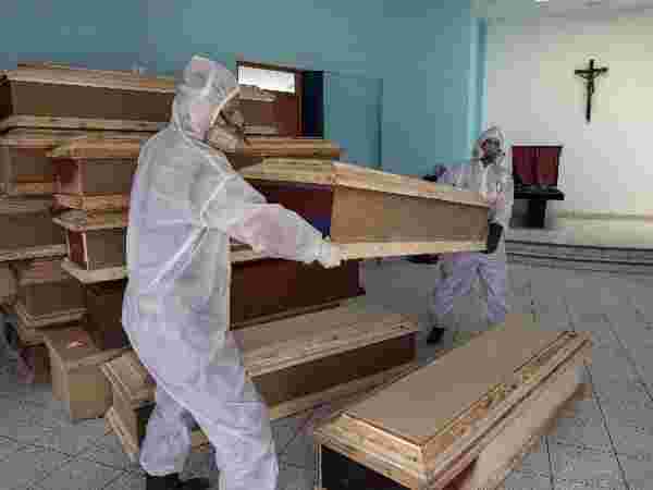 A Day In Life of Funeral Workers Around The World Amid Coronavirus Pandemic