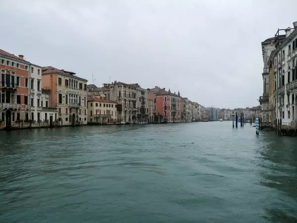The spread of coronavirus has caused a decline in the number of tourists in Venice.