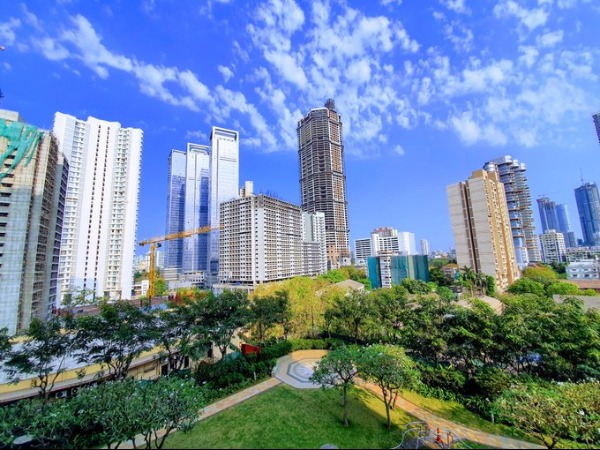 A Bright New Day: Stunning Images Of The Clear Blue Skies In Mumbai