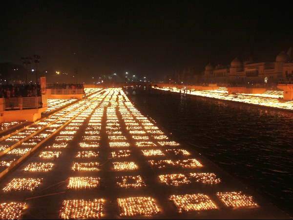 In Pics: With Over 5.8 Lakh Diyas Lit Up, Ayodhya Sets World Record For ...