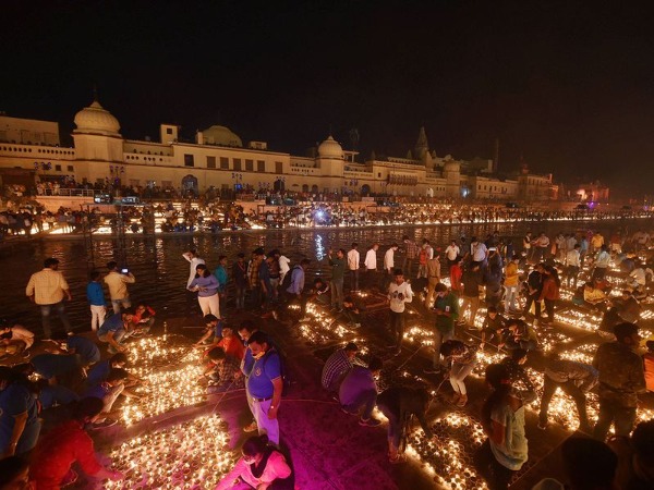 In Pics: With Over 5.8 Lakh Diyas Lit Up, Ayodhya Sets World Record For ...