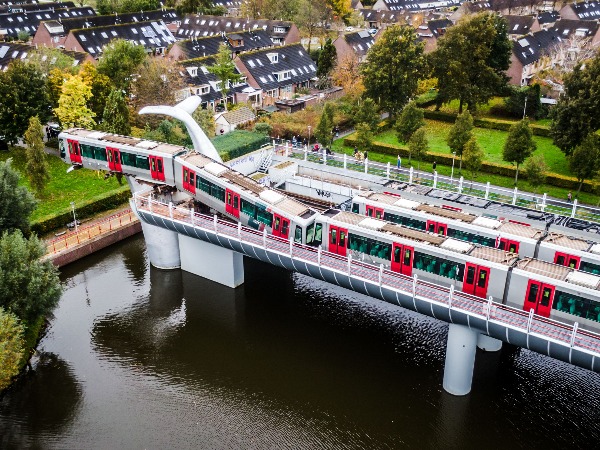 saved-by-whale-s-tail-giant-whale-sculpture-saves-metro-train-from-plunging-32-feet-into-water