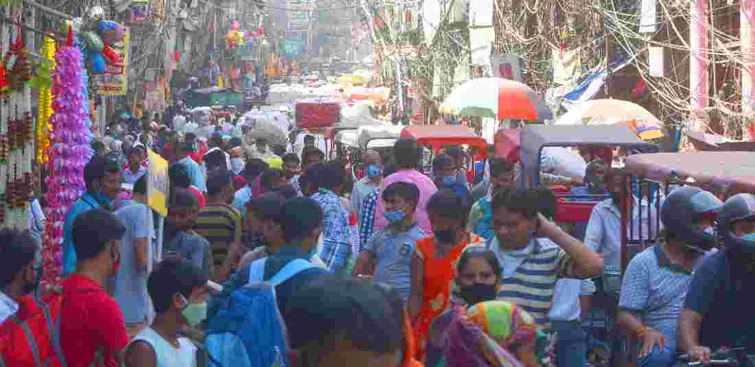 Huge Crowd In Delhi's Clogged Sadar Bazaar A Recipe For COVID-19 Disaster