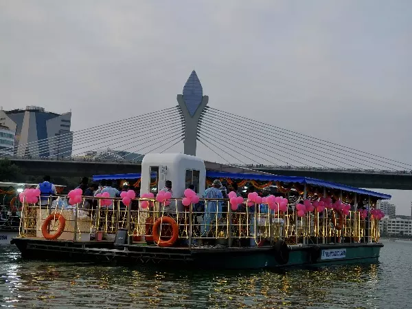 floating-restaurant-hyderabad
