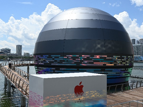 Apple Marina Bay opens on Sept 10 — here's what it's like inside the  world's first floating Apple Store , Digital News - AsiaOne