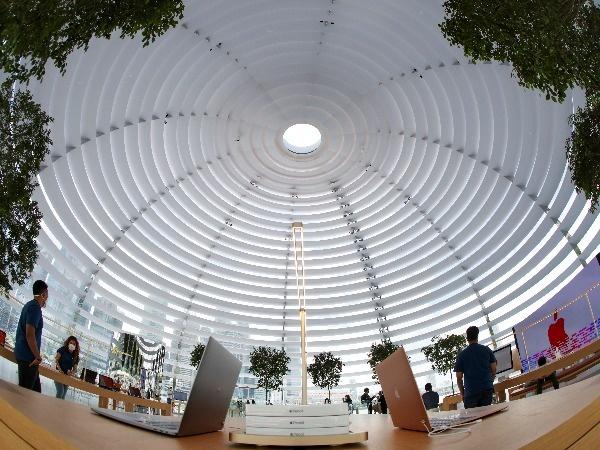First Look: Apple Marina Bay Sands  Worlds First Floating Apple Store in  Singapore 