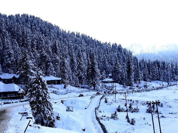 Jammu and Kashmir receive snowfall