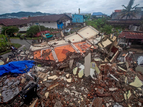 Horrifying Photos From The Aftermath Of Strong 6.2 Earthquake In Indonesia