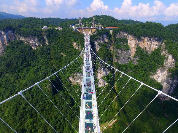 15 Of The World’s Most Terrifying & Beautiful Glass Bridges Only The ...