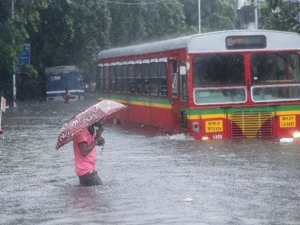 Heavy rain in mumbai