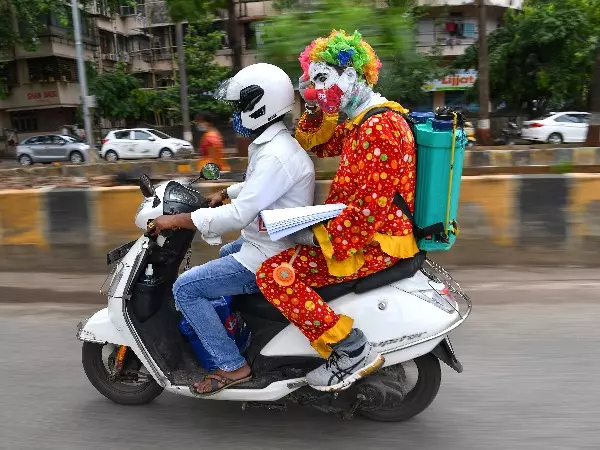 Clown helps Mumbai kids fight Covid
