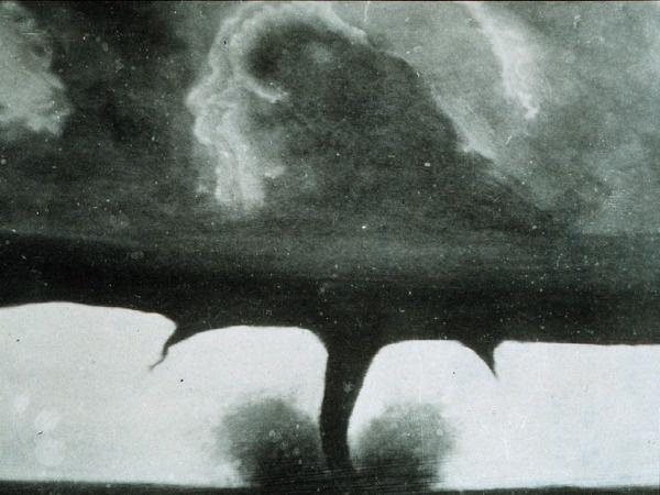 first photo of the tornado