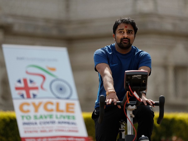 A man ride cycle to raised fund for india in london