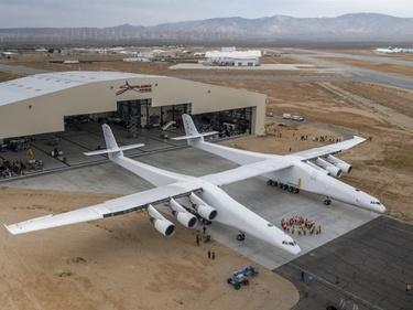 Stratolaunch ROC - World's Largest Plane With Six Boeing 747 Engines