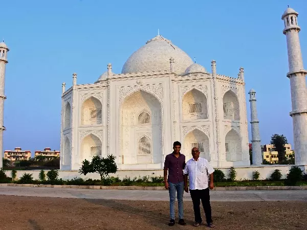 Madhya Pradesh's Mini Taj Mahal | Twitter/@shiivamaf