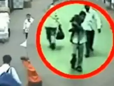 CCTV footage of child being kidnapped at Mumbai station