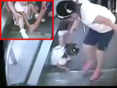 China: 3-year-old child’s fingers get stuck in escalator
