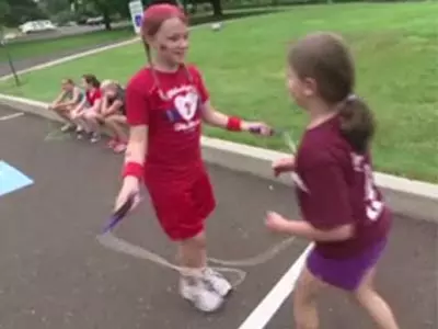 Kids jump rope to combat obesity