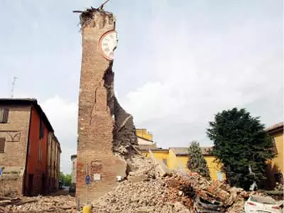 Italy earthquake kills 6, hits heritage sites