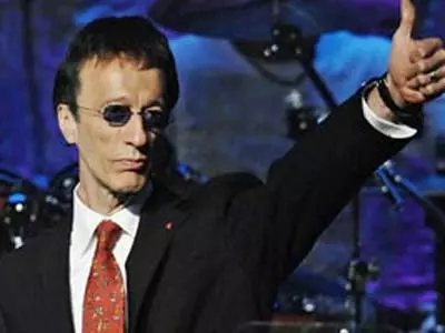 Robin Gibb of Bee Gees dies at 62