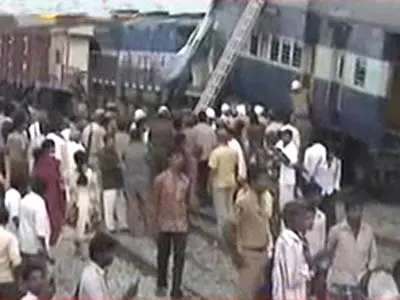 Hampi Express collides with goods train, 5 killed