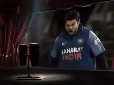 Video: 'Angrezon Ki Dafli' Cheering Team India
