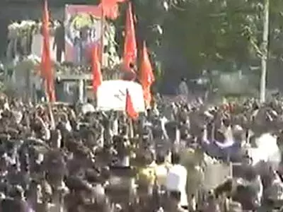 Bal Thackeray’s funeral procession begins