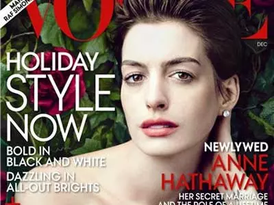 Anne Hathaway poses for Vogue cover!