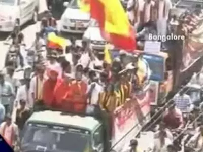 Massive protest in Bangalore over Cauvery water issue
