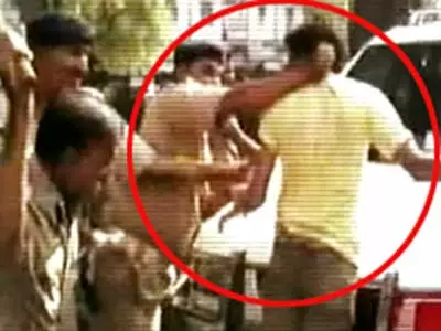 Shocking: Cops brutally thrash accused in Guajart