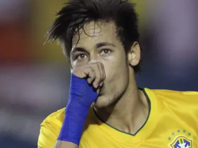 Neymar's Smart Dribble Trick