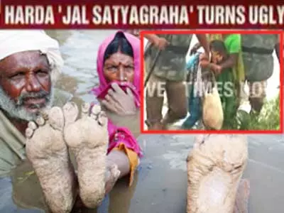 Jal Satyagraha: Police forcibly pull protesters out of water