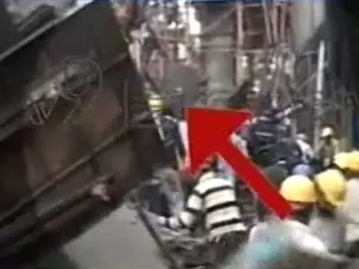 Metro bridge collapses in Mumbai, several feared trapped