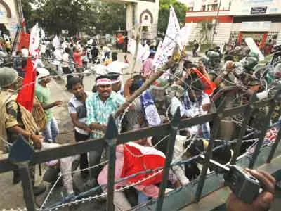 Congress MPs detained as Telangana march beings